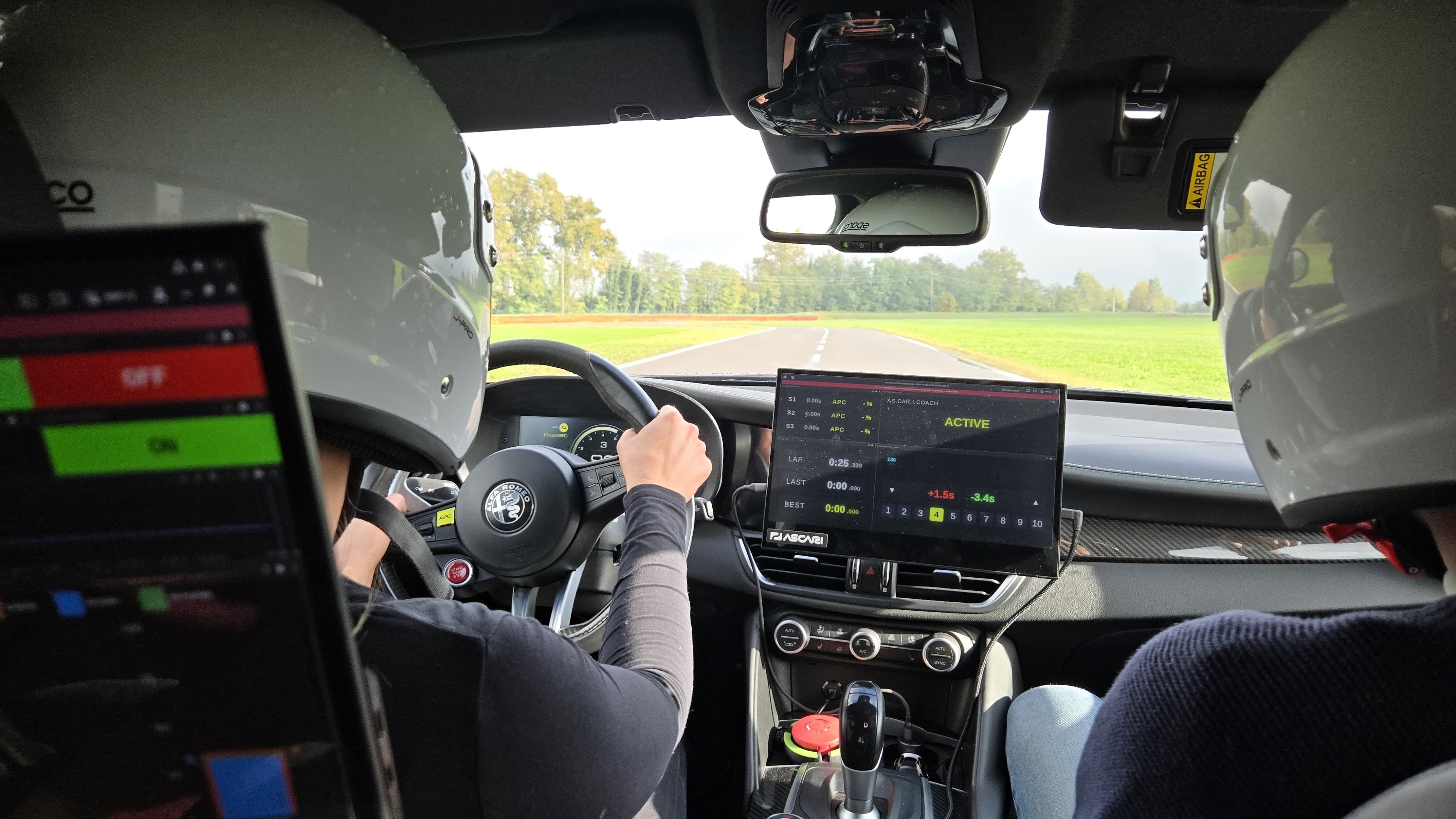 Un co-pilota in pista per le supercar