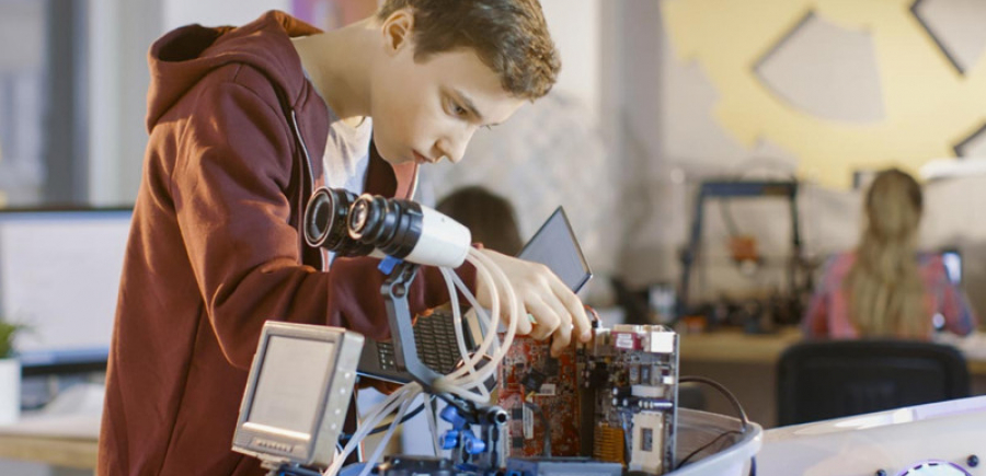 Al via la terza edizione del progetto di apprendistato di primo livello con gli studenti dell'Istituto Nobili