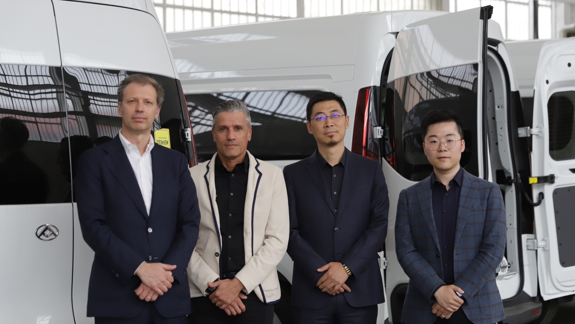 Olmedo e Maxus: consegnata la prima flotta di 40 van Deliver7. L'innovazione tecnologica incontra l'eccellenze degli allestimenti speciali