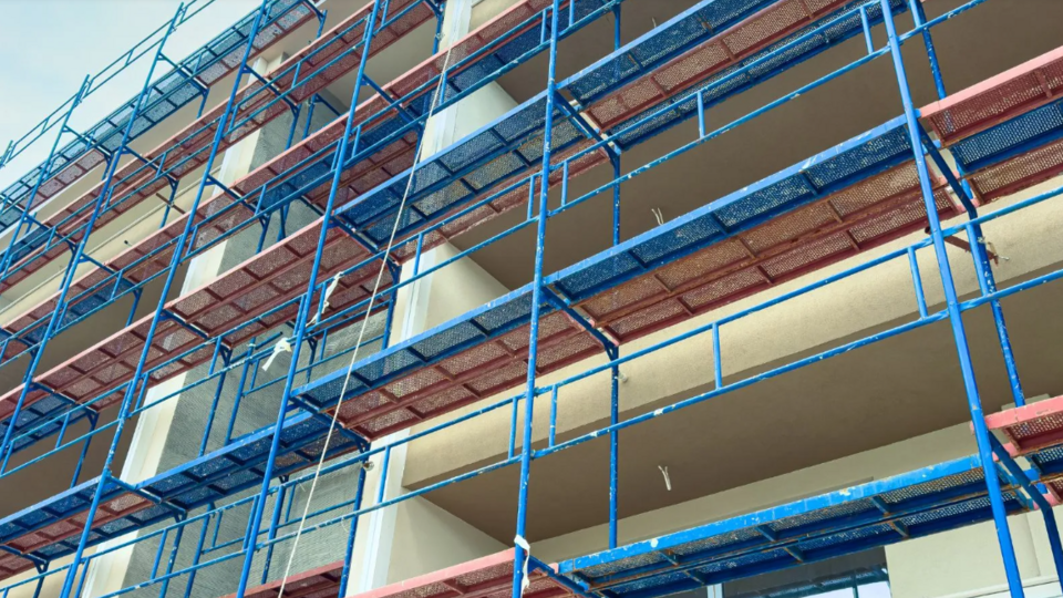 Demolizione e ricostruzione: è ristrutturazione edilizia anche con modifiche radicali